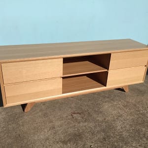 This is a tassie oak entertainment unit made in australian！